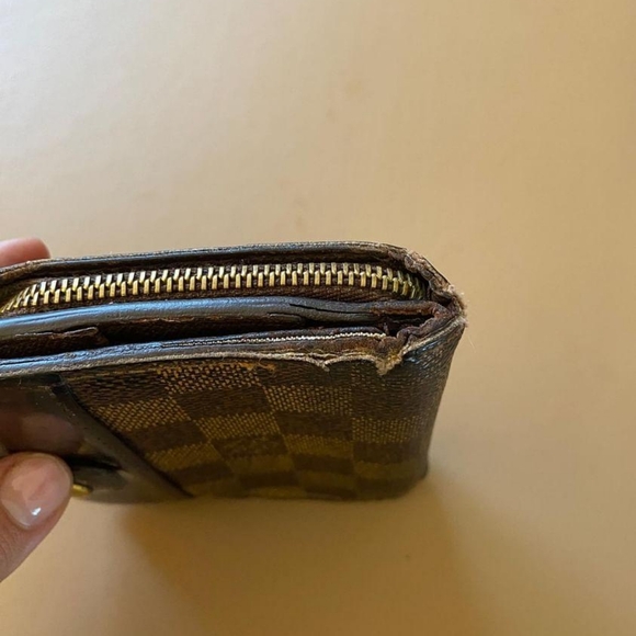 Authentic louis vuitton used wallet - Picture 6 of 16